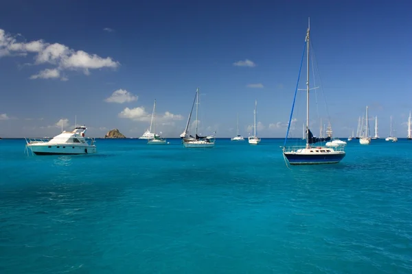 stock image Clear water, caribbean island, yachts and boats