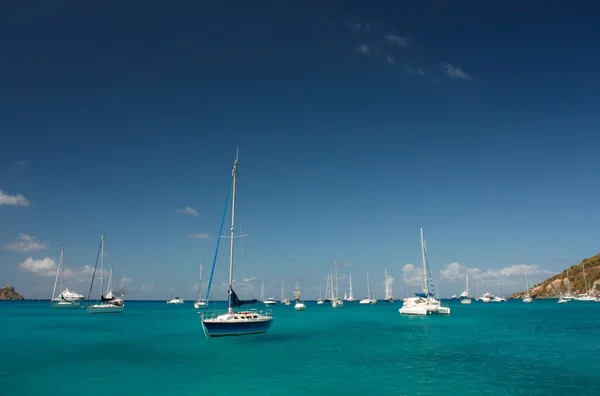 맑은 물, 카리브해 섬, 요트 및 보트 — 스톡 사진