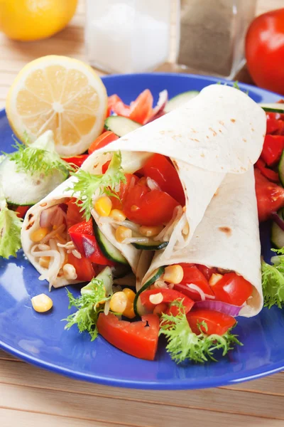 Vegetarische tortilla wraps — Stockfoto