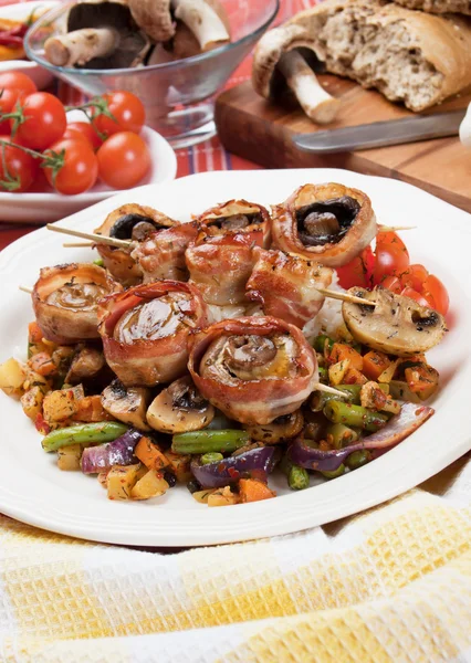 Grilled bacon and mushroom skewer — Stock Photo, Image