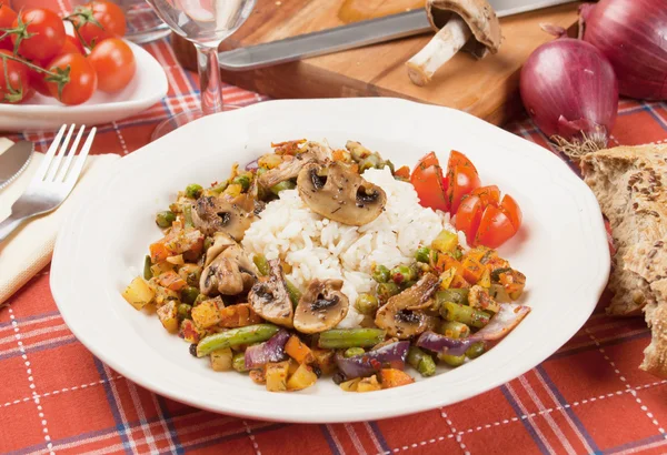 Champiñones Portabello con arroz y verduras —  Fotos de Stock