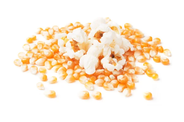 Popcorn och majs isolerade på vitt — Stockfoto