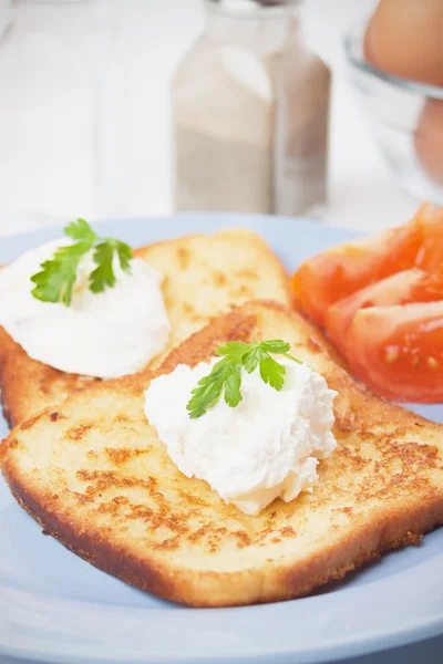 French toast with sour cream — Stock Photo, Image