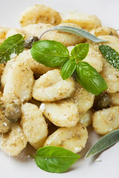 Gnocchi di patata with pesto sauce — Stock Photo, Image