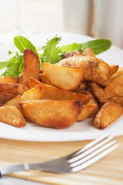 Жареный картофель клинья — стоковое фото