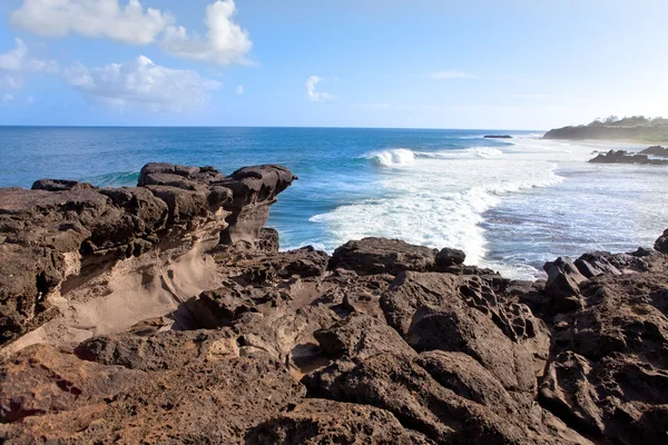 Gris gris cape op ten zuiden van mauritius. grote golven in het ontbreken van een rif. — Stockfoto