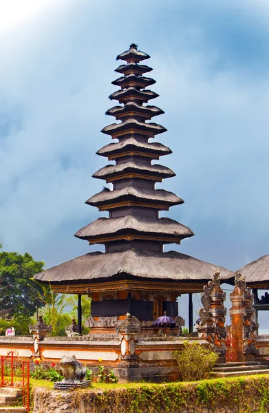 Świątynia ulun danu na jeziorze beratan, bali, Indonezja — Zdjęcie stockowe