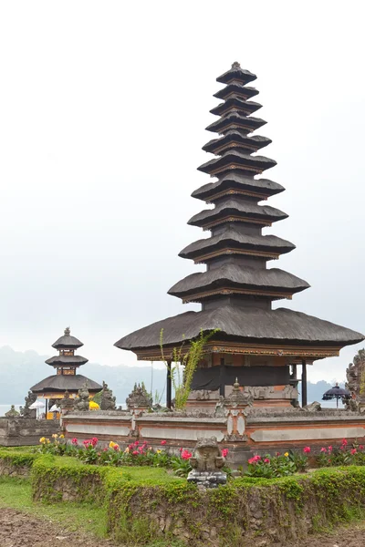 Ulun Danu on lake Beratan, Bali,Indonesia — Stock Photo, Image