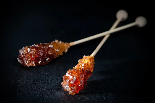 Açúcar mascavo doce em um pau — Fotografia de Stock