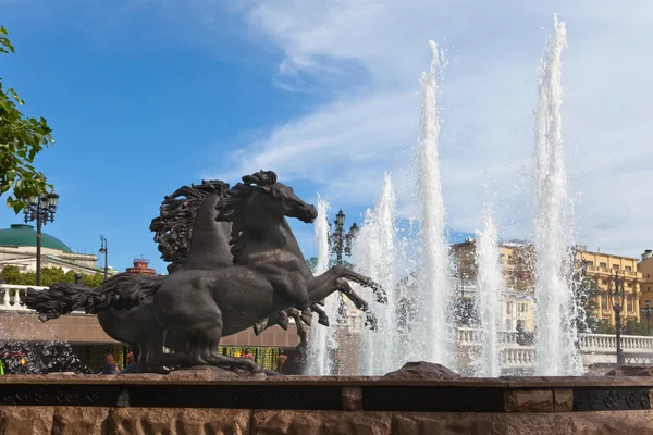Fontana "Quattro stagioni" (cavalli), Piazza Manezhnaya, Mosca — Foto Stock