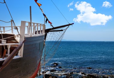 A rostrum on background of the sea