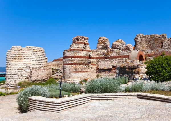 ¿Bulgaria? Nesebr. Ruinas de la antigua iglesia — Foto de Stock
