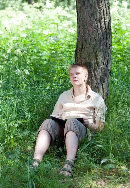 The young man with the book in park — Stock Photo, Image