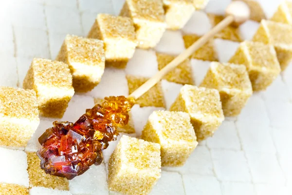 Açúcar não refinado, açúcar doce branco e castanho — Fotografia de Stock