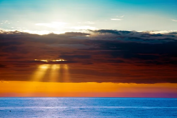 Закат над морем — стоковое фото