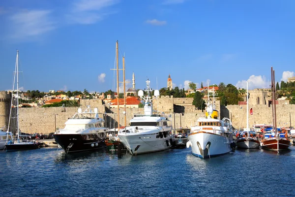 Greece, Rhodes.Ships in bay — Stock Photo, Image