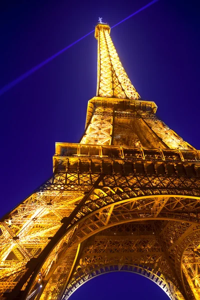 Torre Eiffel em iluminação festiva até o aniversário 31 de março de 2012 em Paris, França . — Fotografia de Stock