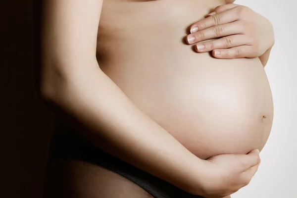 Bauch einer schwangeren Frau. — Stockfoto