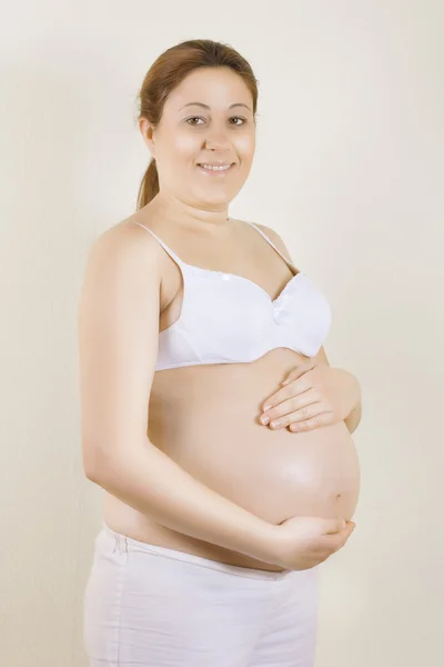 快乐怀孕妇女的肖像 — 图库照片