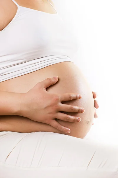 怀孕妇女摸她的肚子 — 图库照片