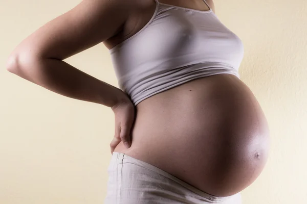 Vientre de mujer embarazada — Foto de Stock
