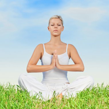Yoga, meditasyon yapıyor kadın