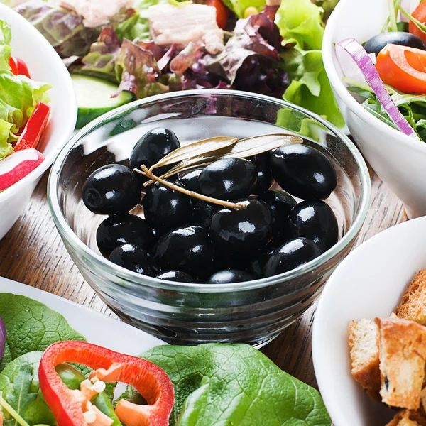 Frische schwarze Oliven gesunde Nahrung — Stockfoto