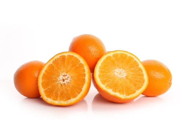 Апельсини харчування — стокове фото