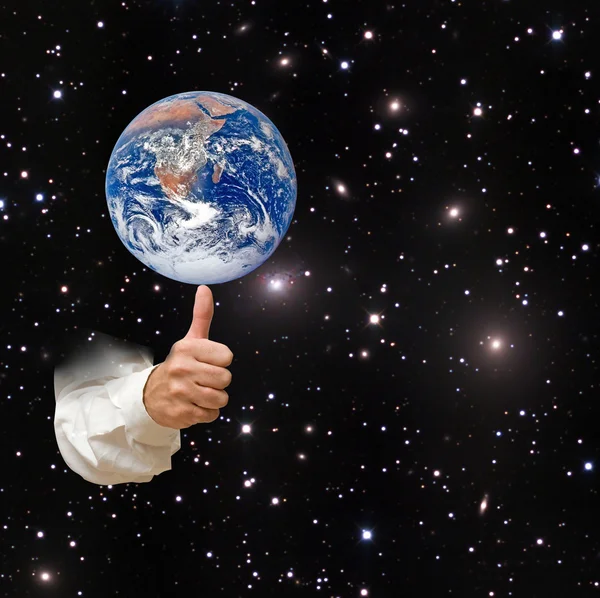 Planet Earth on finger. Elementer av dette bildet innredet av NASA – stockfoto