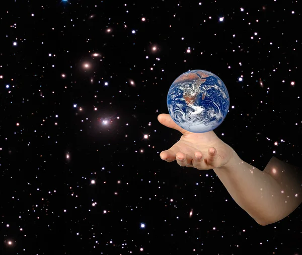 Planeta Tierra en la palma de la mano Elementos de esta imagen proporcionados por la NASA — Foto de Stock