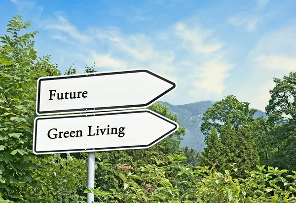 Дорожные знаки будущего и зеленой жизни — стоковое фото