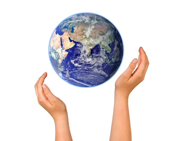 Руки с планетой Земля — стоковое фото