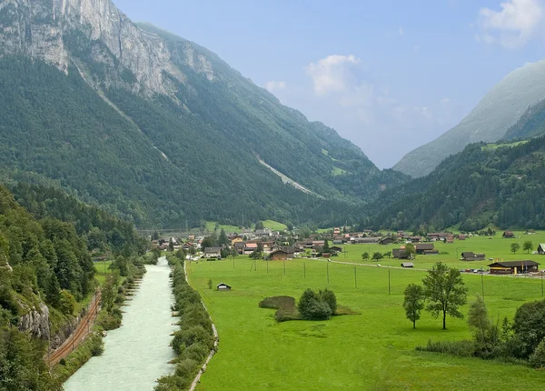 Rivier in Alpen — Stockfoto