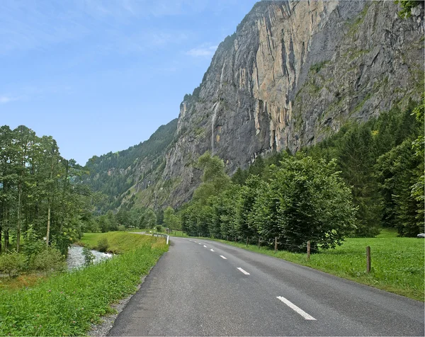 Camino en los Alpes — Foto de Stock