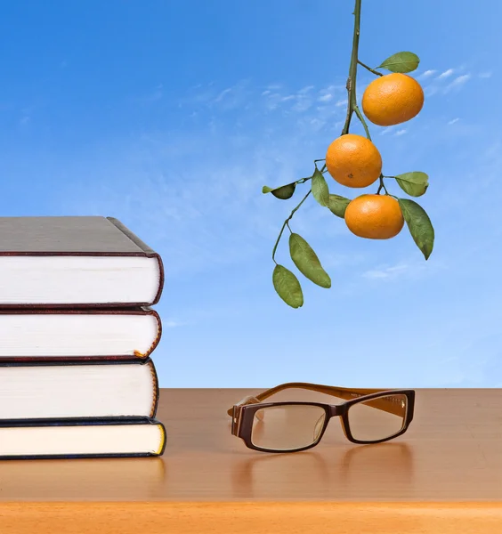 Eyeglasses and books — Stock Photo, Image