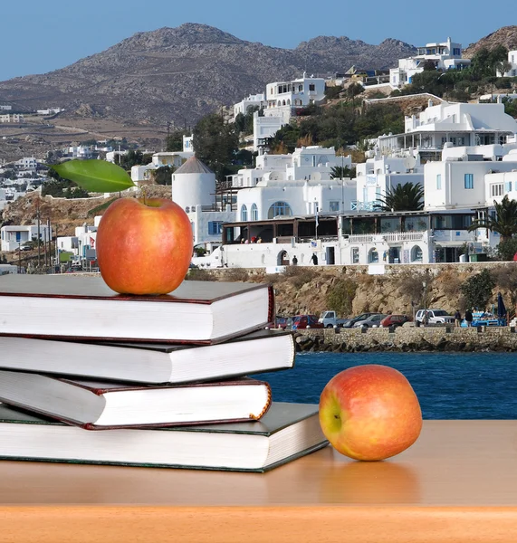 Books with apples — Stock Photo, Image