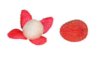 Lychee ve soyulmuş lychee beyaz zemin üzerine izole