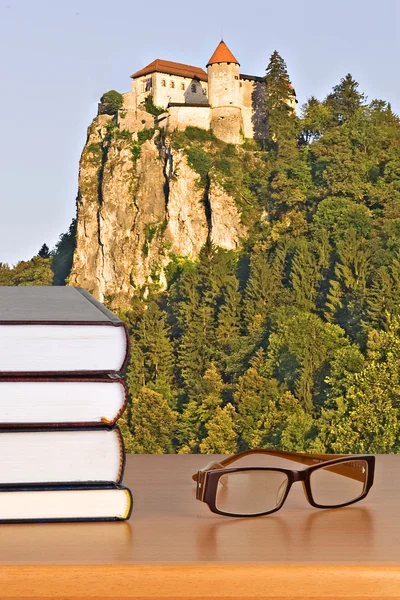 Books and eyeglasses — Stock Photo, Image