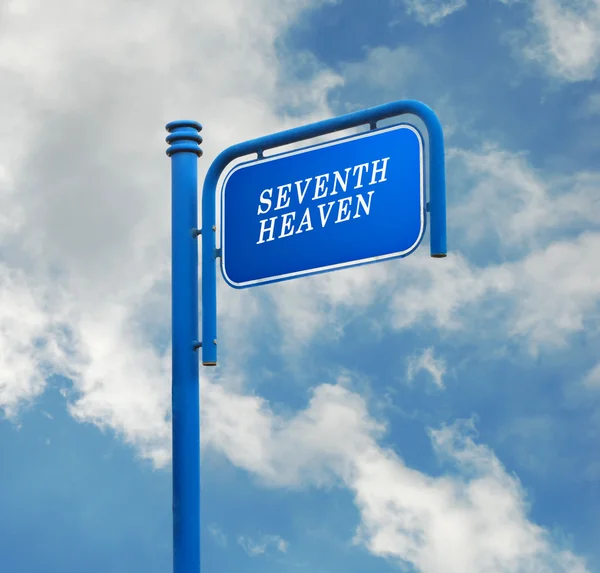 Panneau routier vers le septième ciel — Photo