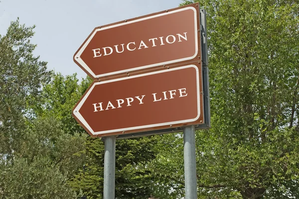Znak drogowy eduacation i szczęśliwego życia — Zdjęcie stockowe