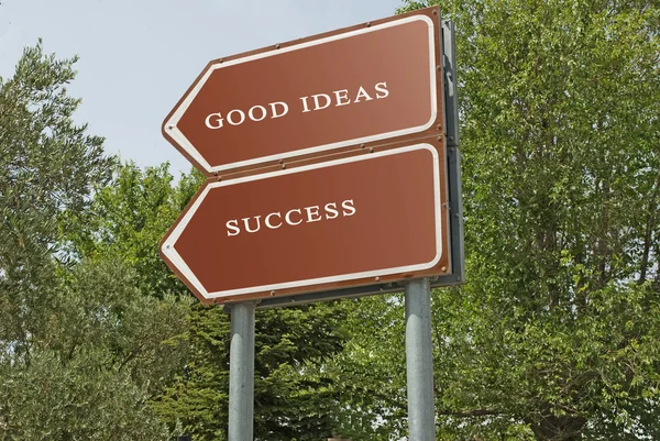 Οδική πινακίδα για καλές ιδέες και επιτυχία — Φωτογραφία Αρχείου