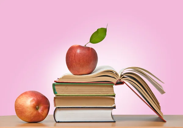 Red apples and open book — Stock Photo, Image