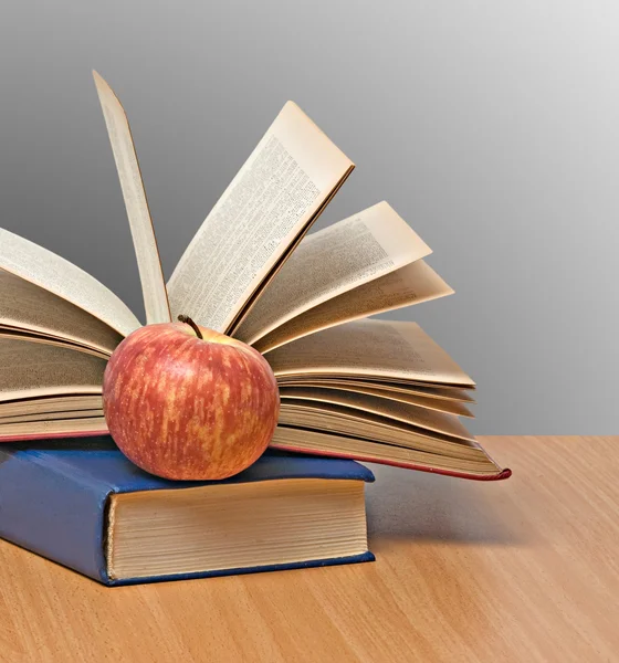 Red apple and books on desk — Stock Photo, Image