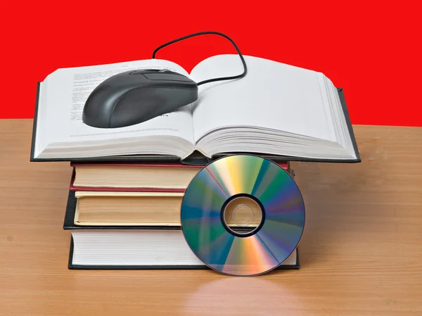 Libri, dvd e mouse — Foto Stock