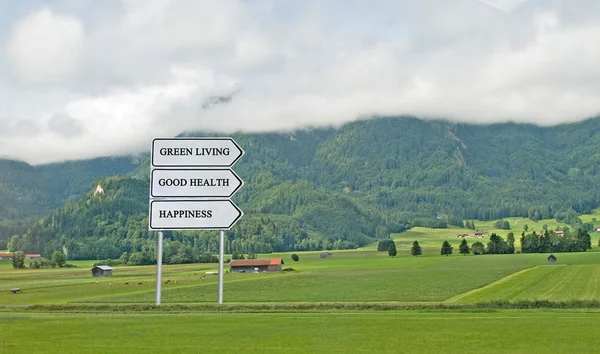 Road sign to green living, good health and happiness — Stock Photo, Image