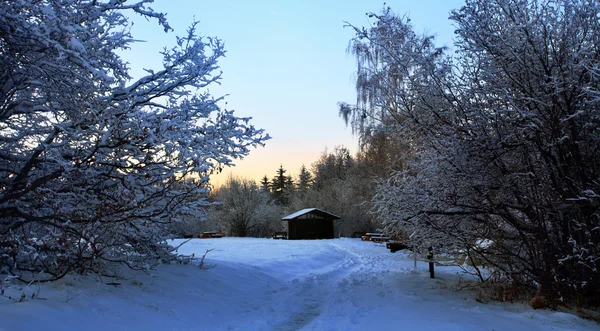 Schronisko zimą — Zdjęcie stockowe