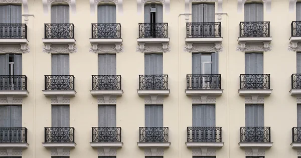Balkons gebouw — Stockfoto