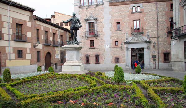 Alvaro de Bazan monument