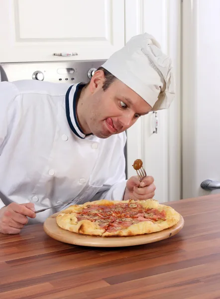 Šéfkuchař a pizza — Stock fotografie