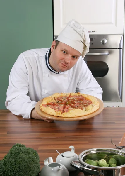 Chef et pizza — Photo